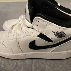 White and black Nike Jordan 1 Mid trainers Men's size 7